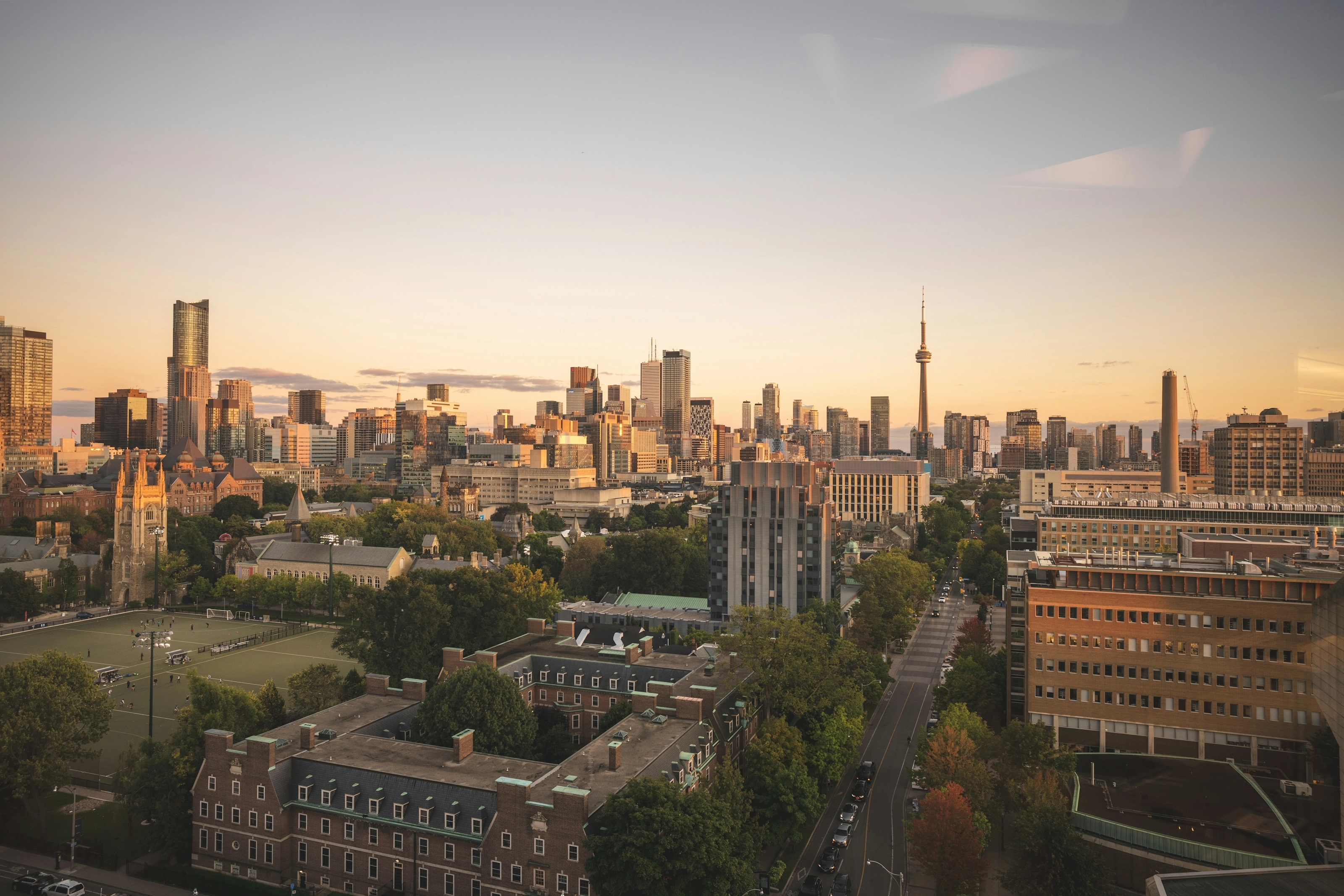 Toronto au coucher du soleil, vue sur le centre-ville et la CN Tower
