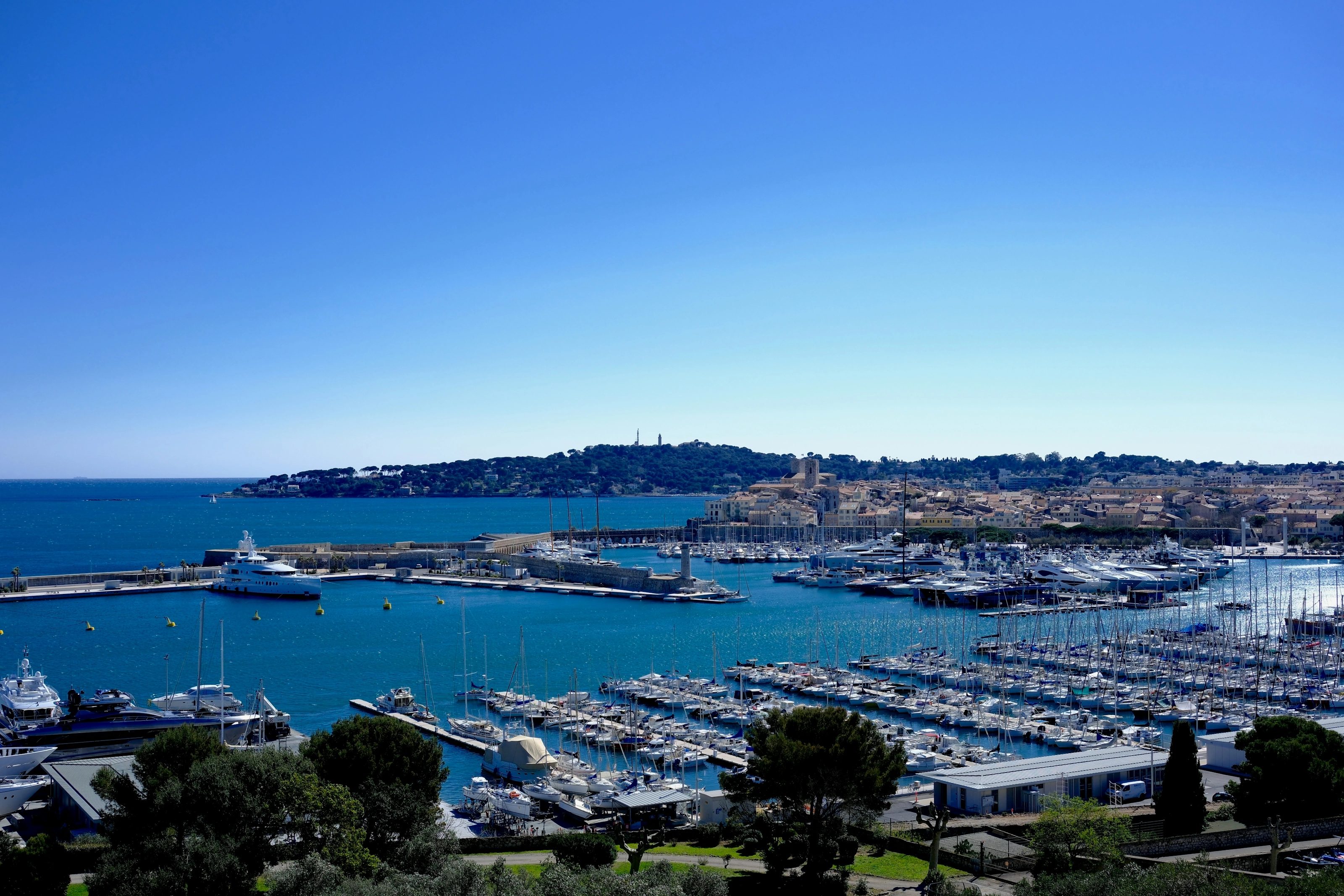 Panorámica desde la colina del Castillo sobre Niza y la costa