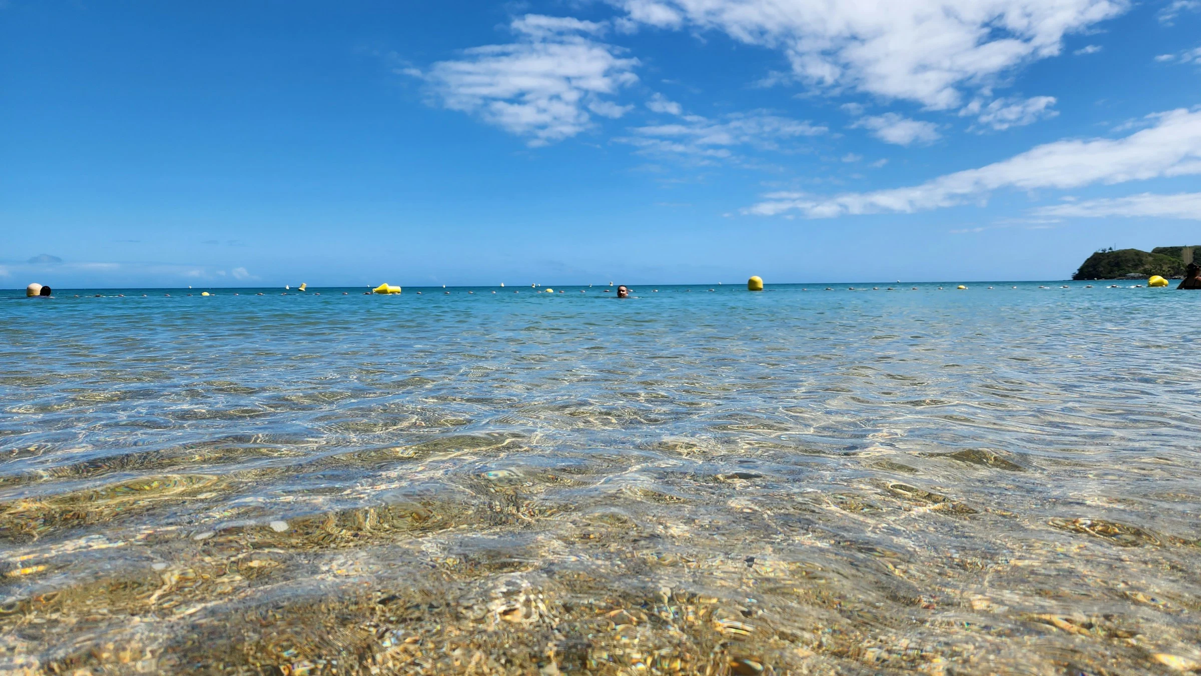 Eaux turquoise transparentes du lagon à Nouméa, Nouvelle-Calédonie