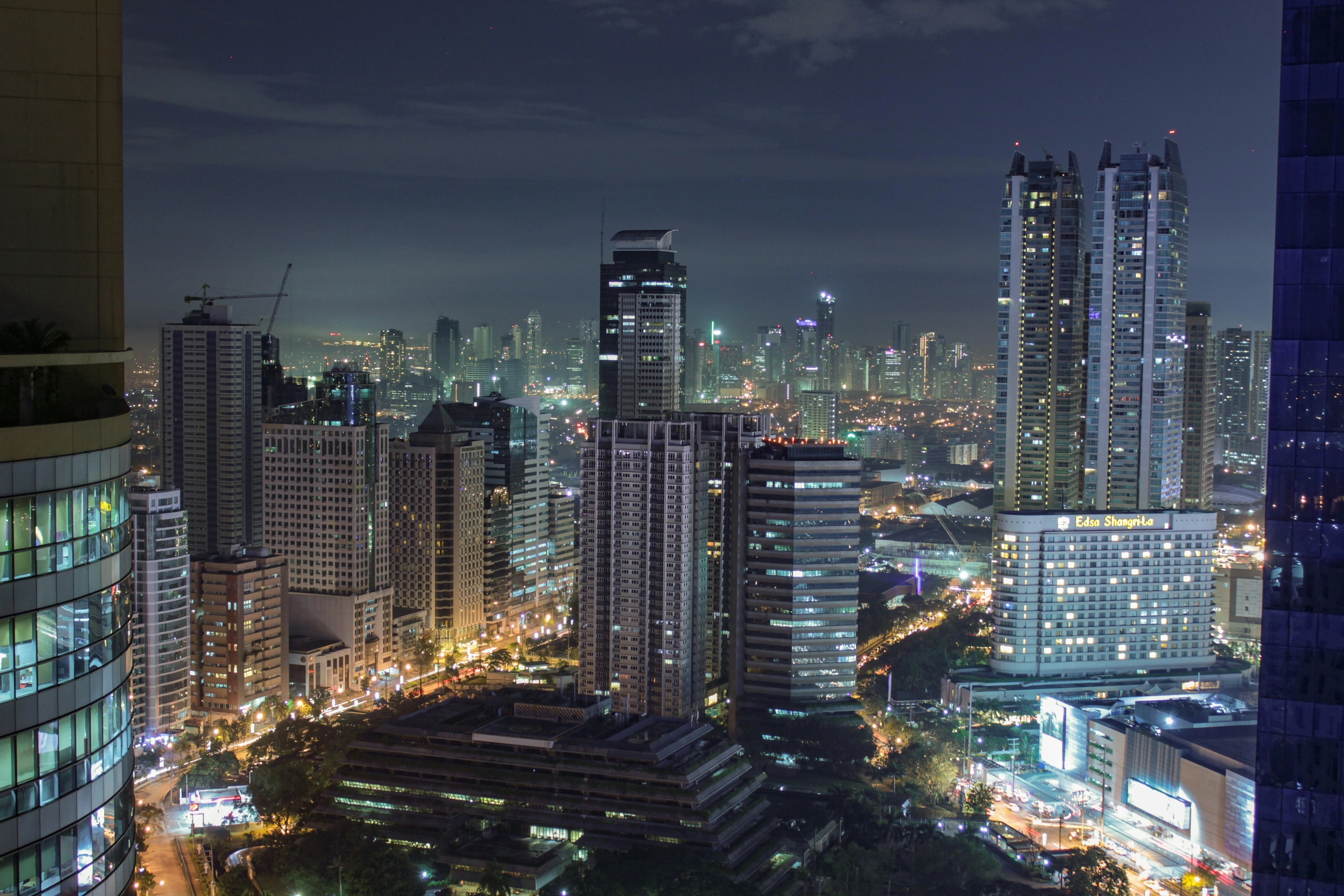 Skyline de Manille illuminé la nuit