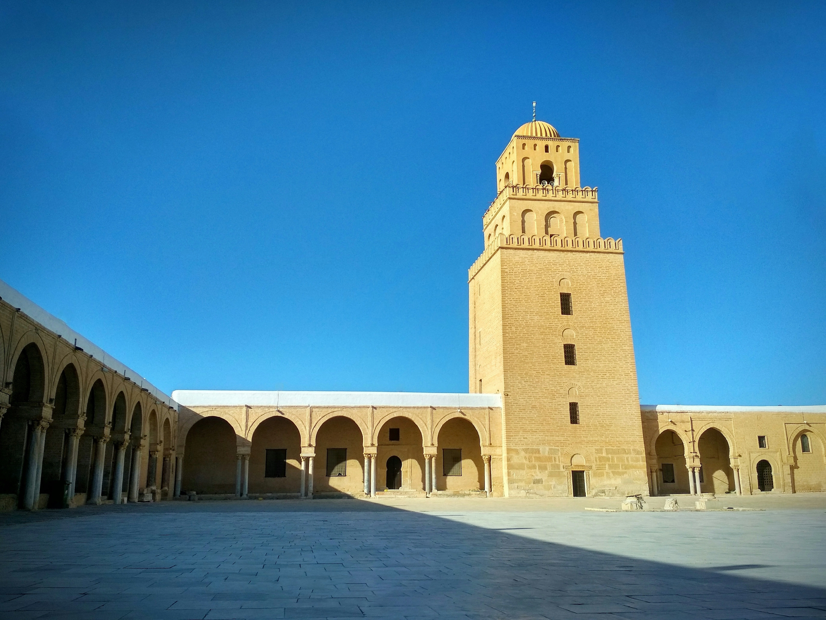 Grande Mosquée de Kairouan, minaret et cour