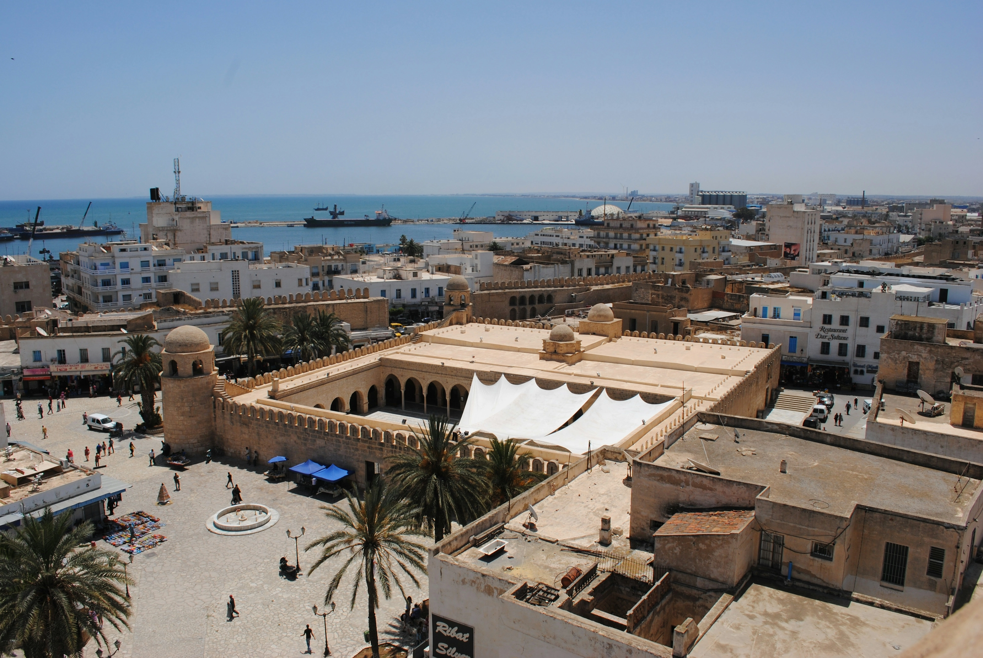 Vue aérienne de la médina et du port de Sousse