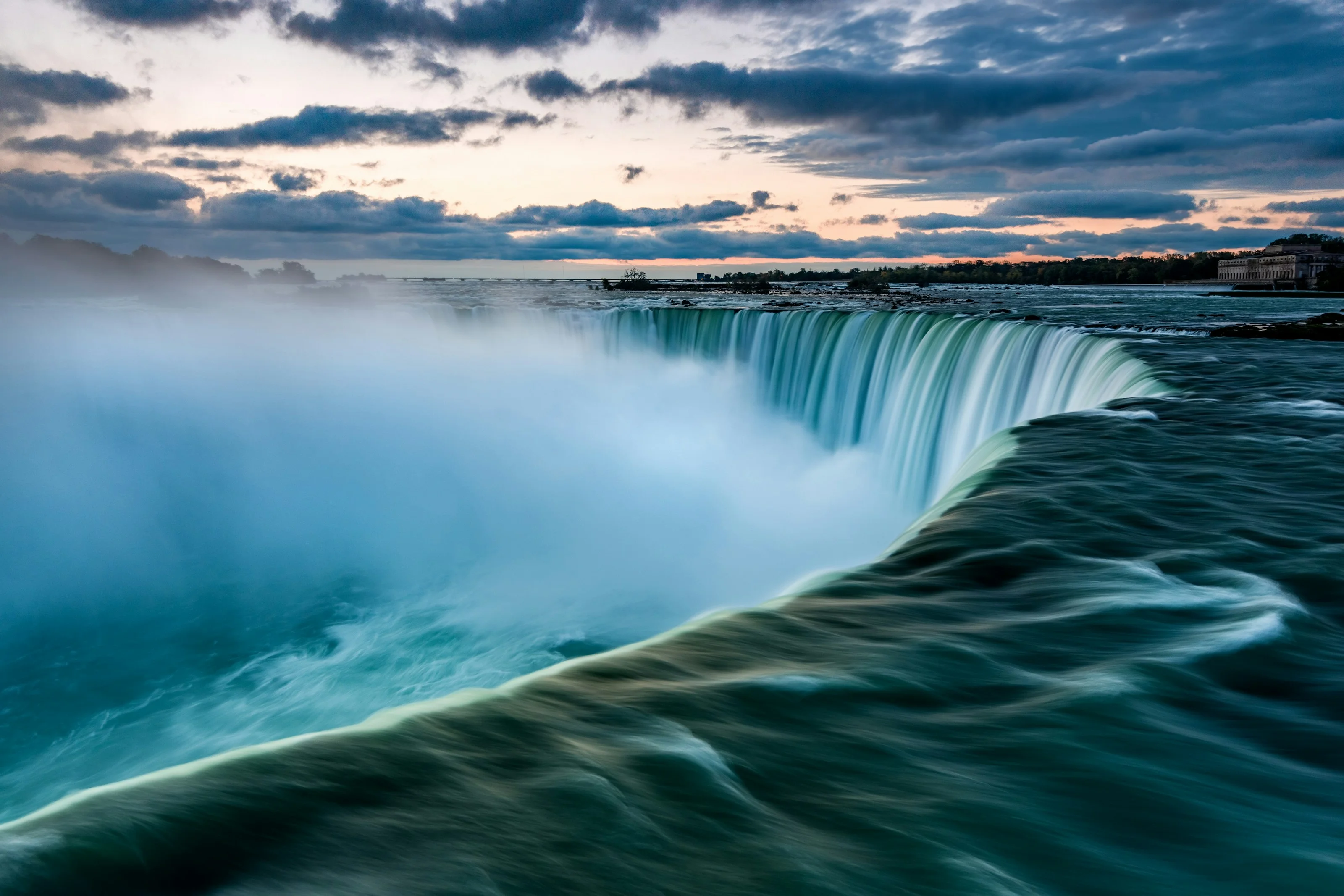 Horseshoe Falls at Niagara Falls at dusk