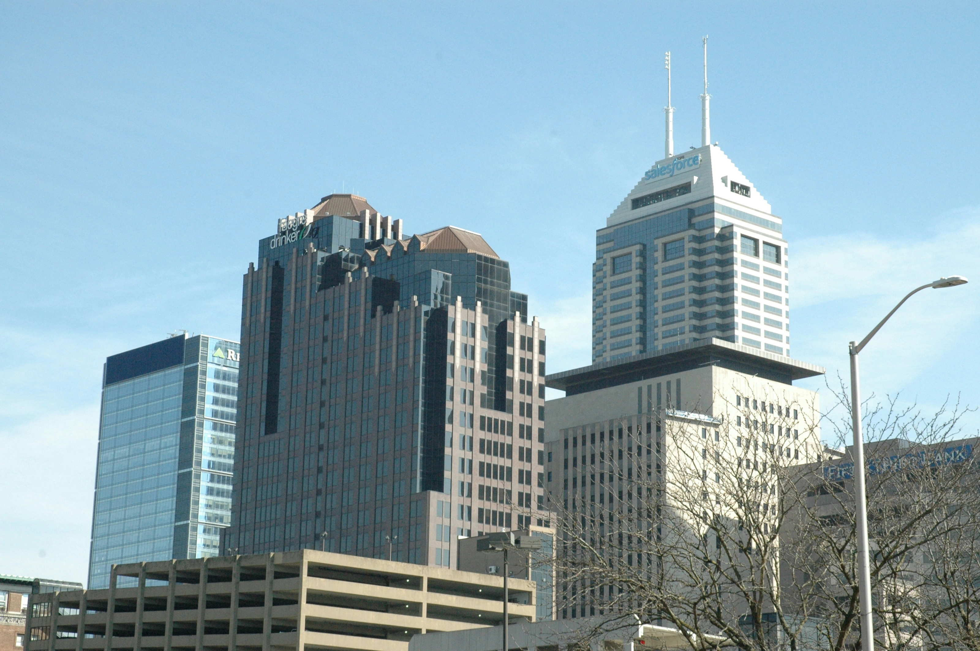 Centre-ville d'Indianapolis en journée ensoleillée