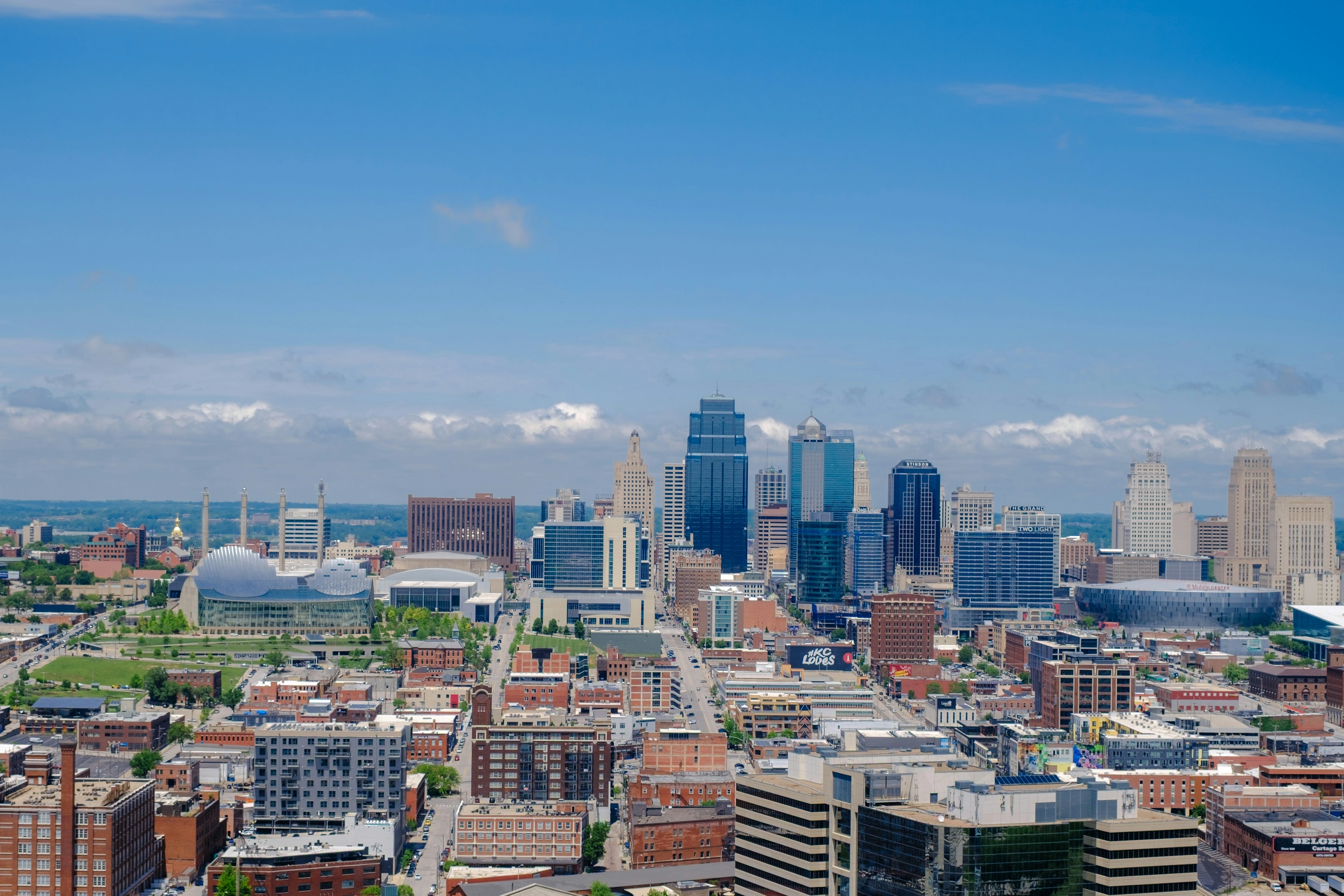 Skyline de Kansas City sous un ciel bleu