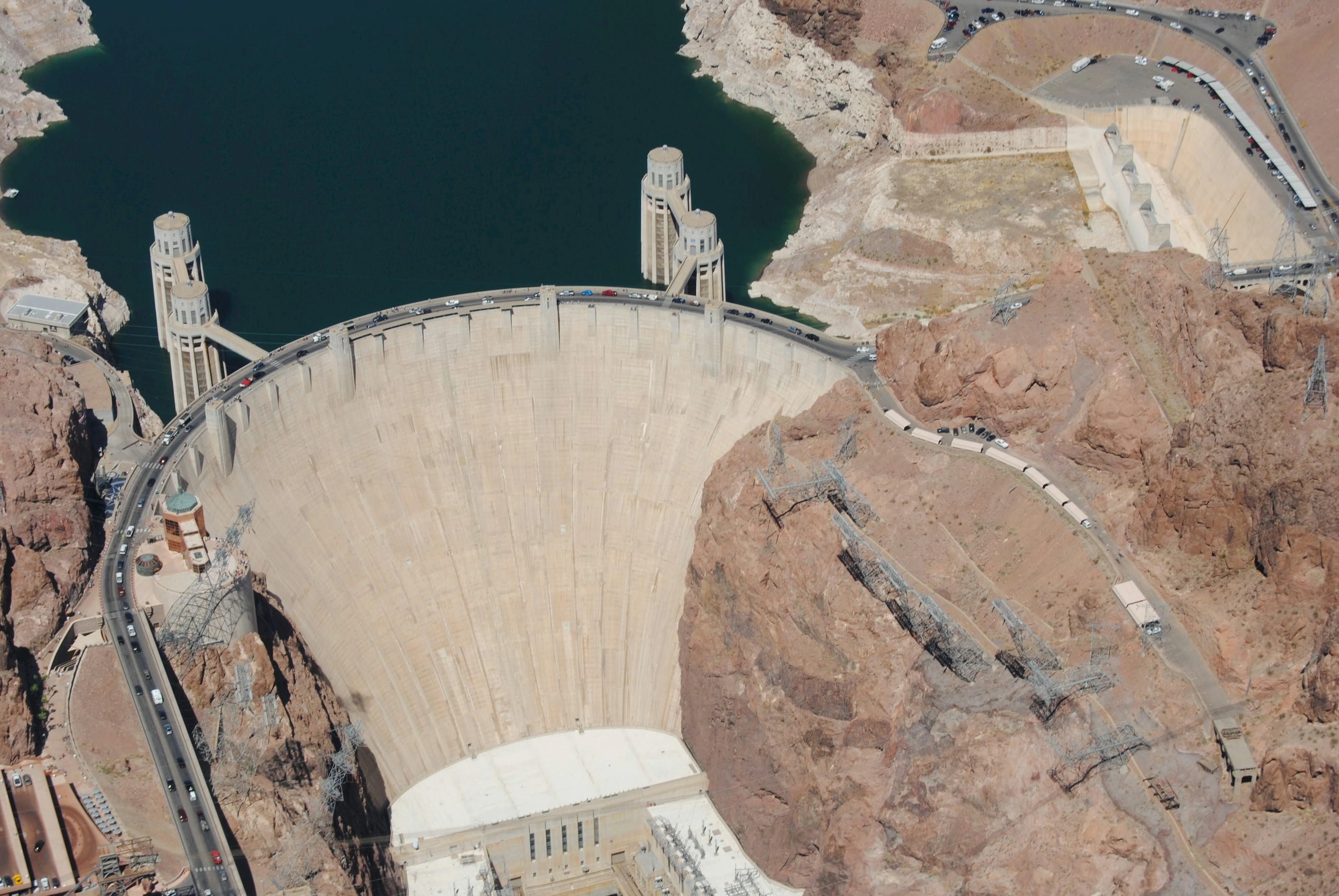Vue aérienne du barrage Hoover entre le Nevada et l'Arizona
