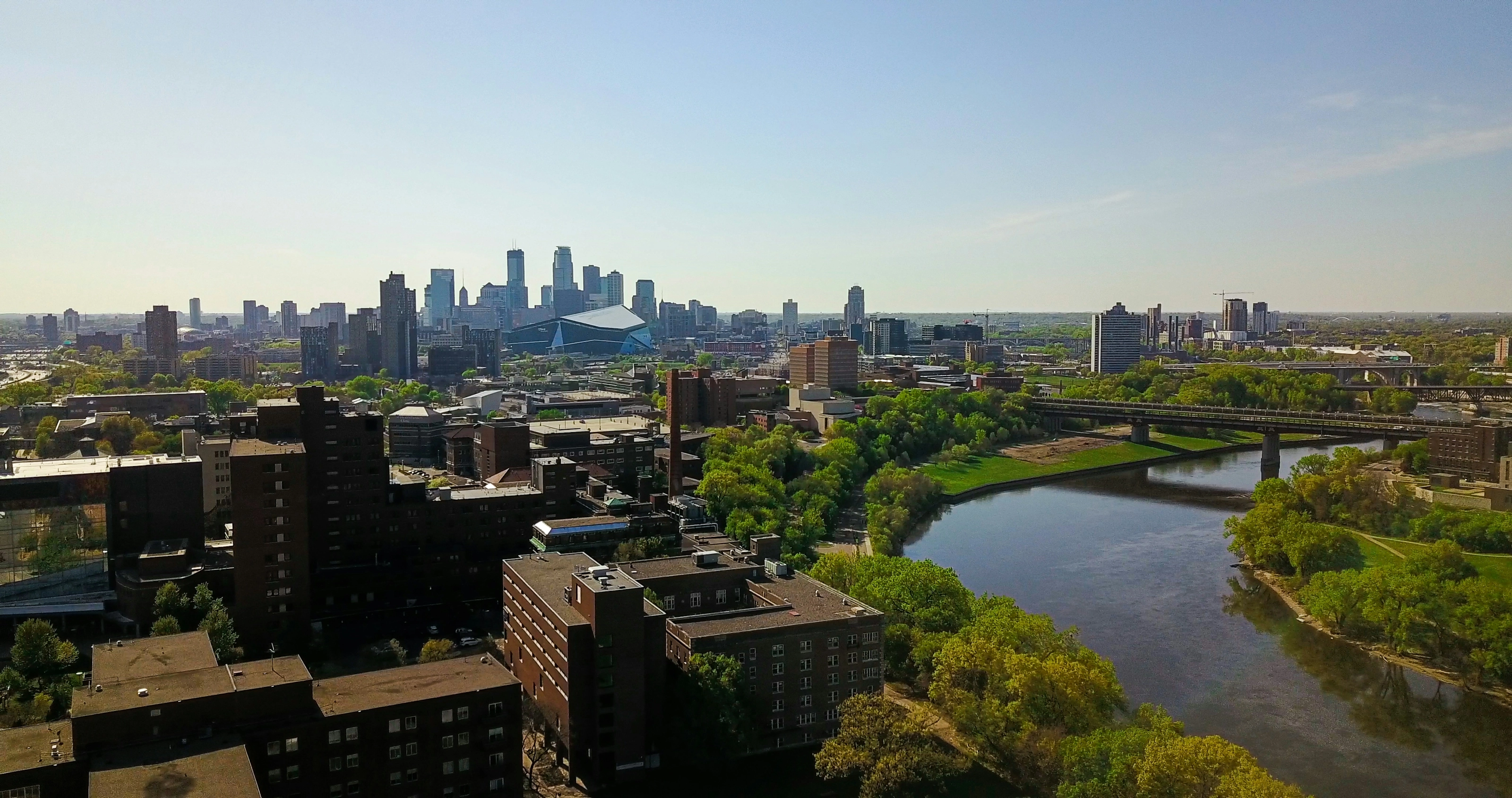 Vue aérienne de Minneapolis et de la rivière Mississippi